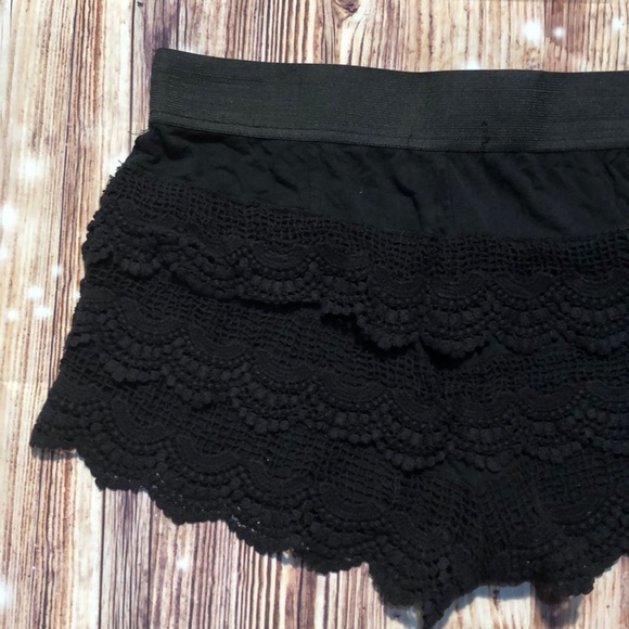 Umgee medium black crochet lace shorts - Picture 6 of 7